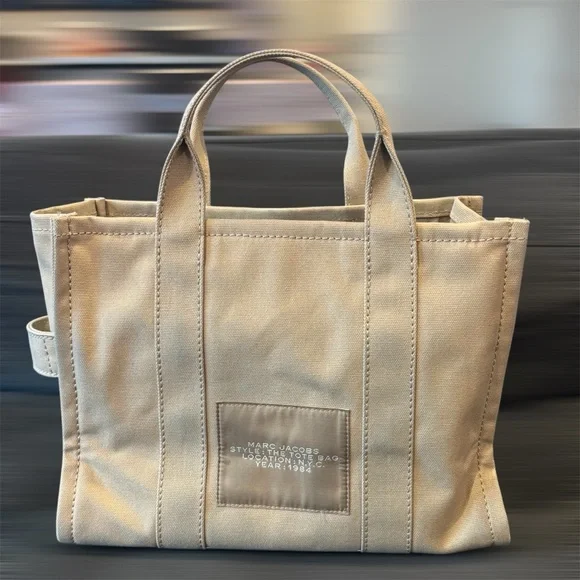 Marc Jacobs The Canvas Medium Tote Bag Beige - Picture 3 of 12